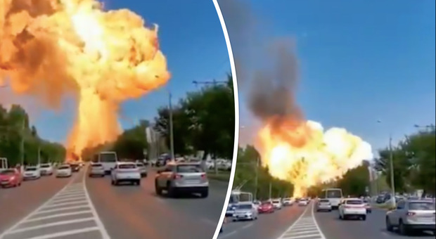 Russia, esplosione in un deposito di carburante: le immagini choc