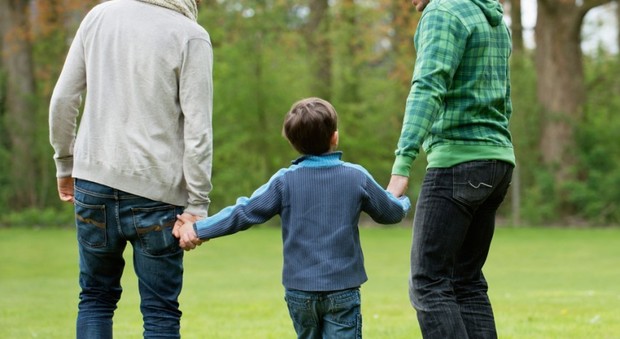 Stepchild adoption, sì dei giudici alle richieste di due coppie gay
