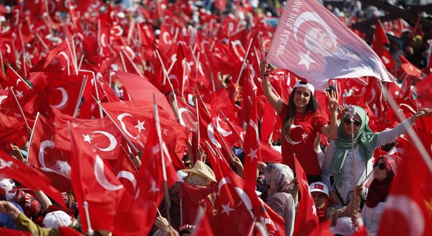 Istanbul, un milione in piazza per Erdogan