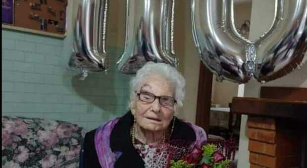 Frosinone, nonna Anna compie 110 anni: è la più anziana del Lazio. Le festa con la figlia 91enne