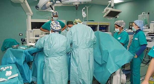 Vicenza, gemelli muoiono durante cesareo d'urgenza: salvata la mamma in crisi di respiro