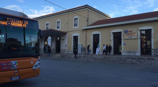 San Benedetto, sorpresi a scassinare le macchinette dei biglietti: arrestati