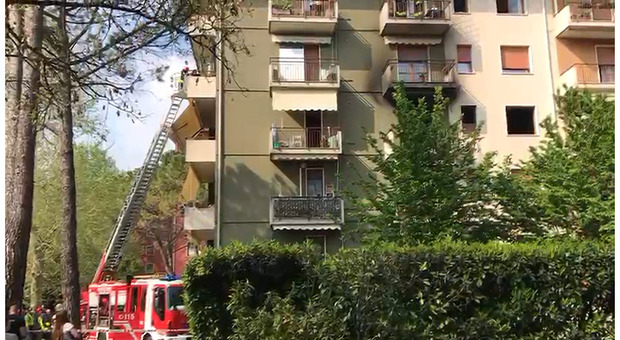 incendio in una palazzina di via Pennacchi a Treviso oggi pomeriggio