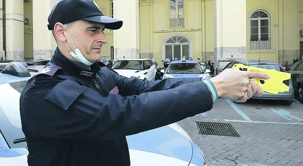 Casagiove, uomo dà in escandescenze e i carabinieri intervengono con il taser