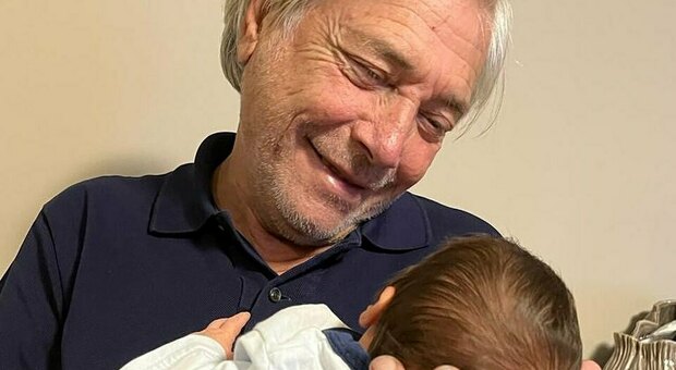Nino D'Angelo nonno, sui social la foto del quinto nipotino: «Benvenuto Luca»
