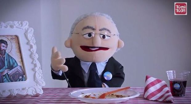 Salerno, il sindaco De Luca diventa un Muppet. Il video-parodia spopola in rete