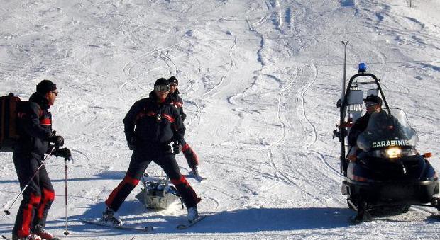 Cadono sulle piste da sci: in due finiscono in rianimazione