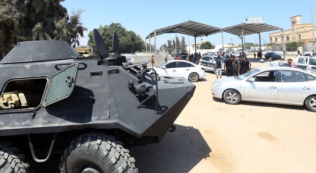 Libia, scontri a 6 km da Tripoli. Salvini: «Escluso intervento italiano»