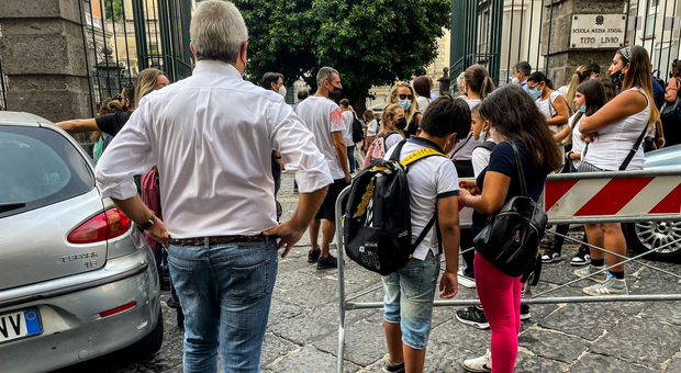 Covid in Campania, oggi 475 positivi e quattro morti: l'indice di contagio sale al 2,69%, aumentano le terapie intensive