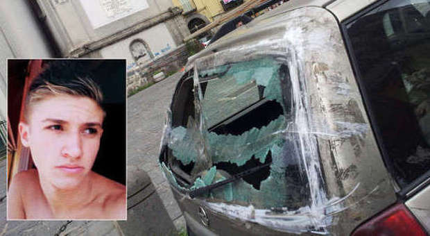 17enne ucciso a Napoli, gli amici: «È stato un raid, sparavano all'impazzata»