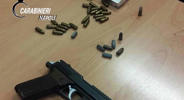 Pistola trovata dai carabinieri nel garage del centro commerciale