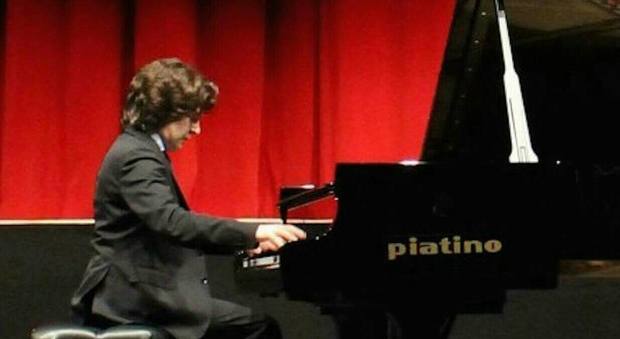 Il pianista Emanuele Stracchi