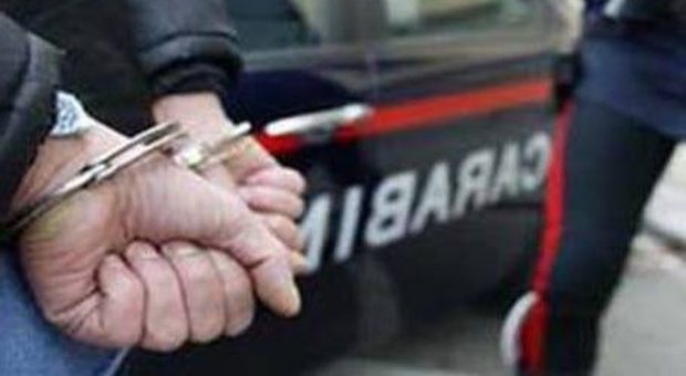 Tassa di 200 euro per poter spacciare: sgominata gang, 11 arresti nel Casertano