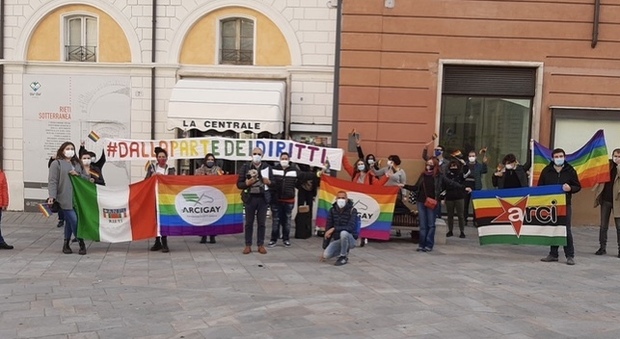 Arcigay in piazza anche a Rieti a favore della legge contro l’omolesbobitransfobia e la misoginia
