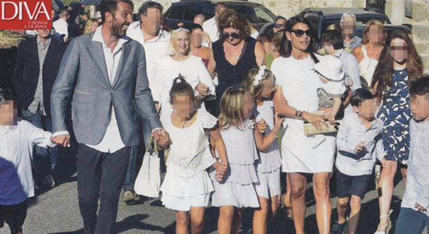 Gigi Buffon e Ilaria D'Amico durante il battesimo di Leopoldo (Diva e Donna)