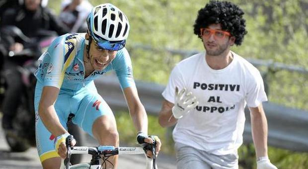 Giro d'Italia, il sardo Aru vince in ​montagna e si propone come outsider