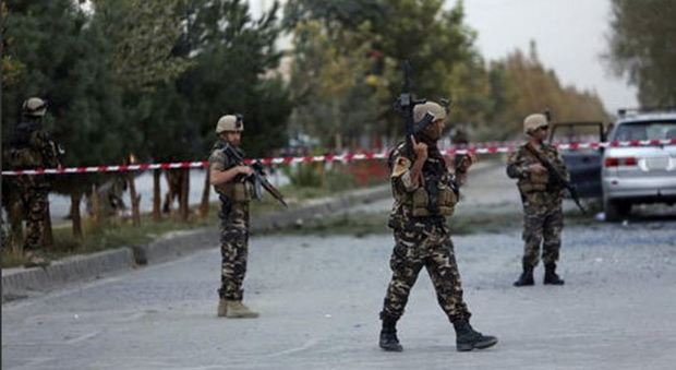 Afghanistan, attacco alla moschea sciita di Kabul: almeno 14 morti