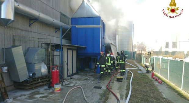 L'incendio in azienda a Pianiga