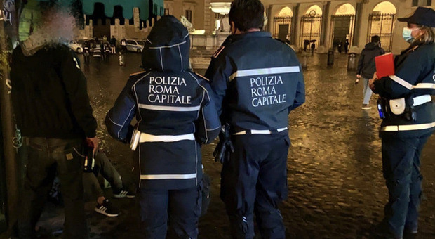 Roma, controlli dal centro alla periferia: 4 "saltafila" multati, un locale chiuso a San Lorenzo e tre arresti