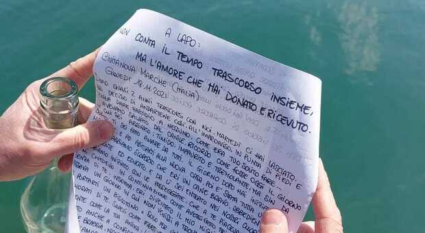 La lettera che Assunta Mormile ha tirato fuori dalla bottiglia in mare a Brindisi FOTO CONCESSA DA ANTENNA SUD
