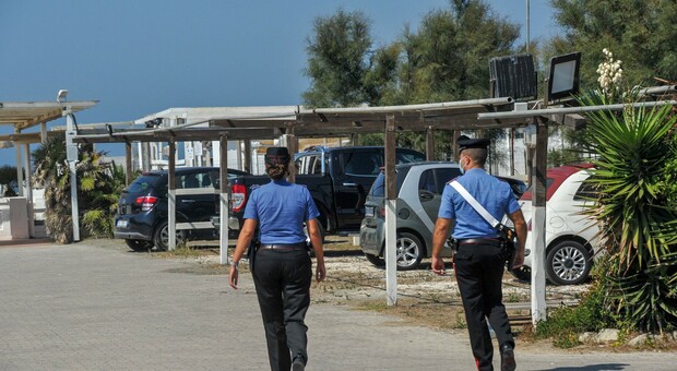 Pescara, tenta di colpire i carabinieri con una stampella: arrestato