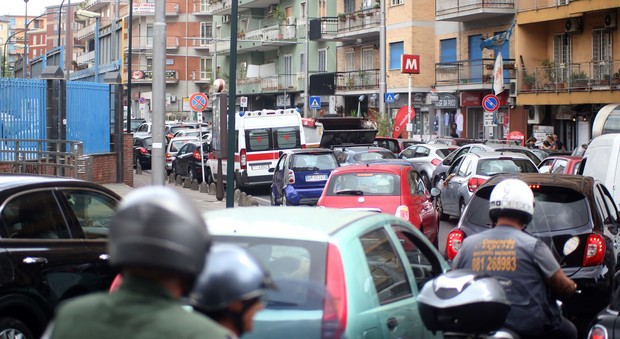 Napoli ostaggio di file e disagi in tilt anche la zona ospedaliera