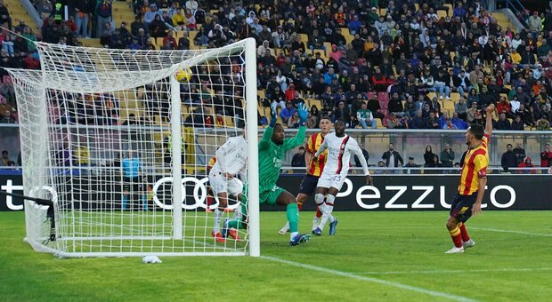 Milan da 0-2 a 2-2, il Lecce rimonta con Sansone e Banda. Nel finale annullato il gol vittoria a Piccoli