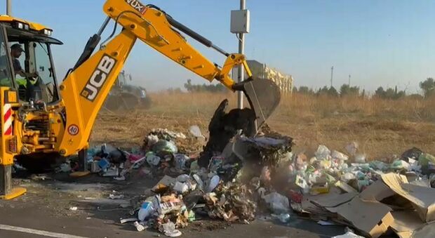 Il quartiere San Pio di Bari diventa una discarica a cielo aperto: l'intervento straordinario per la pulizia