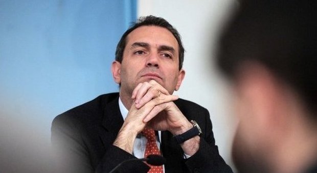 «La legge Severino è legittima», ma il sindaco De Magistris non rischia la sospensione