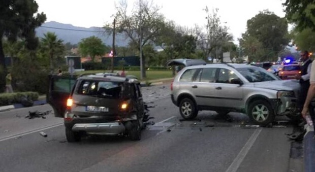 Terrore a Marbella, auto sulla folla nella zona pedonale: 8 feriti