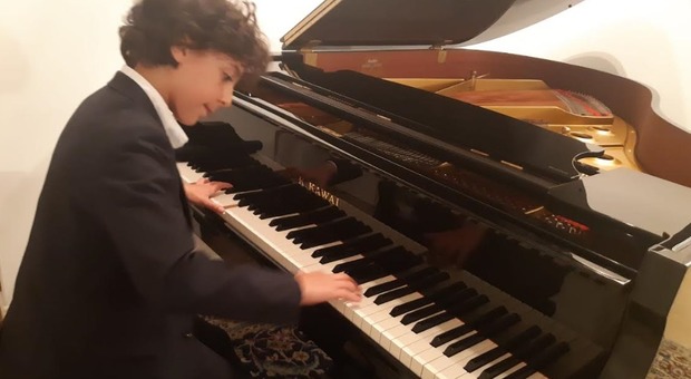 Giovani talenti in concerto al pianoforte per aiutare chi soffre di malattie all'intestino