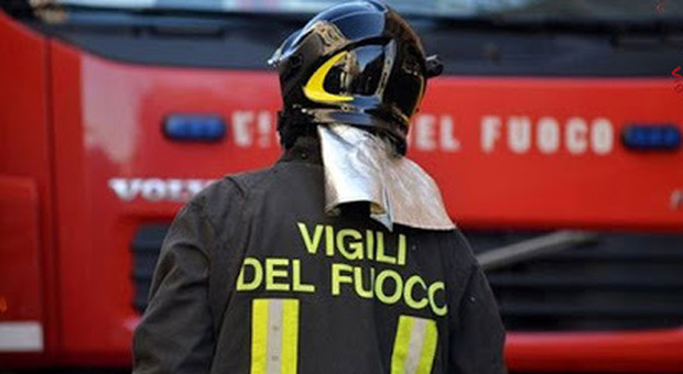 Incendio a Giffoni, abitazione in fiamme: salvato anziano intossicato dal fumo