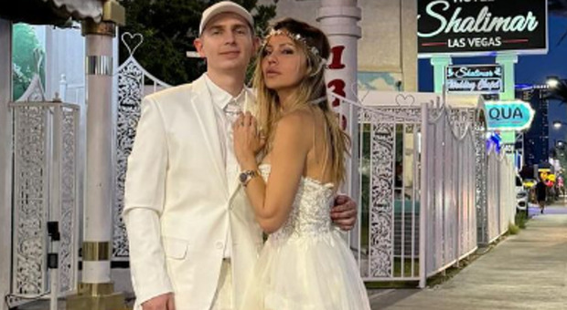Deborah De Luca dopo il tumore si sposa in segreto a Las Vegas? L'annuncio sui social sorprende i fan