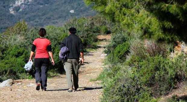 Fare una passeggiata al giorno fa bene alla salute: gli scienziati spiegano il motivo