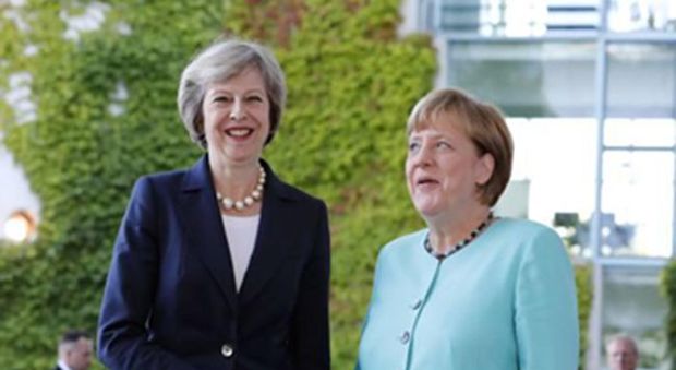 Merkel risponde da Berlino a May: niente accesso a mercato comune senza libera circolazione persone in GB