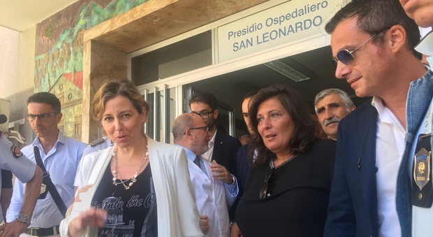 Sanità, il ministro Grillo a Castellammare: «Organico carente, colpa del mondo accademico»