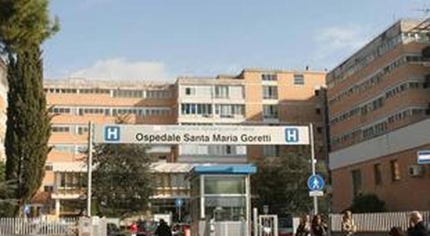 Ospedale "Goretti", altra emergenza: finiti i guanti. Gli infermieri li comprano da soli