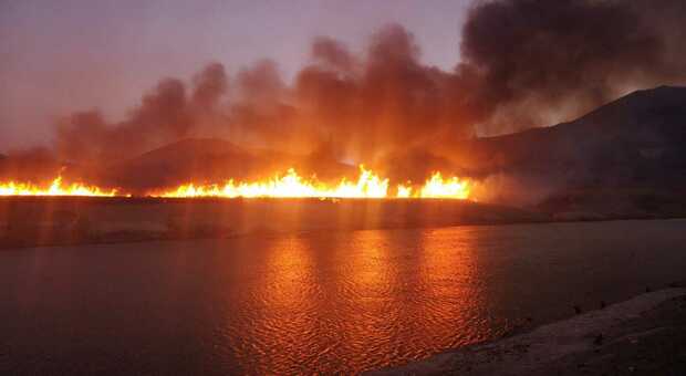 Incendio sul monte Canneto, individuato il piromane: divieto di soggiorno a Teano