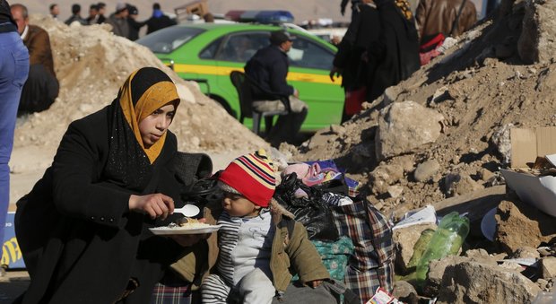 Iraq, viaggio tra i profughi che pagano il pizzo all’Isis