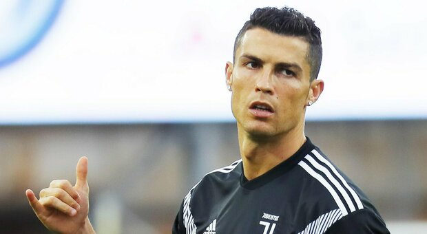 Juve, Ronaldo resta positivo: niente sfida con Messi