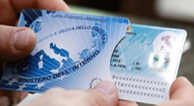 Cresta di 5 euro per ogni carta d'identità rilasciata, dipendente comunale indagata per trugga: «Ha intascato 50mila euro»