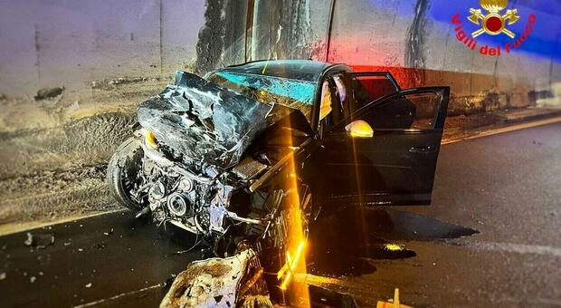 Lecco, incidente frontale: auto contromano sulla superstrada, morte sul colpo madre e figlia FOTO