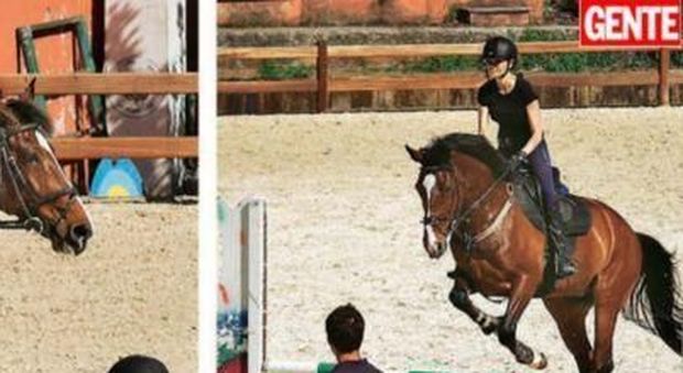 Carlotta, primi sorrisi dopo la morte di Frizzi: con la figlia Stella al maneggio