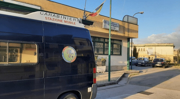 Caivano, scuole nel mirino di vandali: nuovo raid nell'istituto Cilea-Mameli