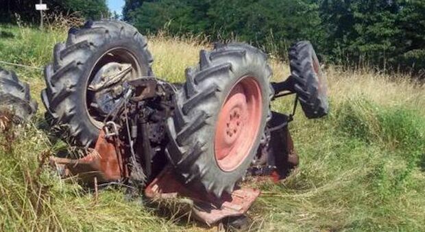 Pozzuoli, agricoltore di 72 anni muore schiacciato dal trattore nel vigneto della Diocesi