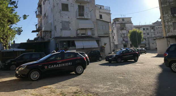 Blitz dei carabinieri a Torre Annunziata, smantellati 29 box abusivi