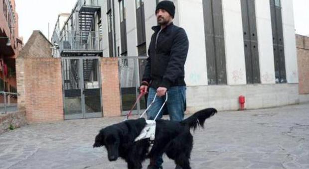Mauro Quintavalle con il suo cane guida