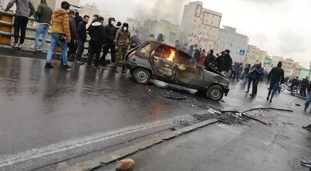 Iran, l'Onu denuncia: «Le truppe governative hanno sparato per uccidere i manifestanti disarmati»