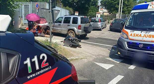 Violento scontro con una jeep: ferito motociclista di 20 anni