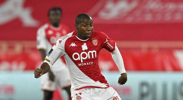 Ligue 1, Camara nasconde i loghi sulla maglia contro l'omofobia. Il ministro dello sport: «Servono sanzioni severe»